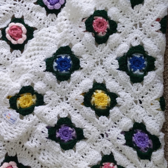 Vintage Rose Granny Square Crochet Blanket Afghan Handknit floral multic… - Picture 8 of 8